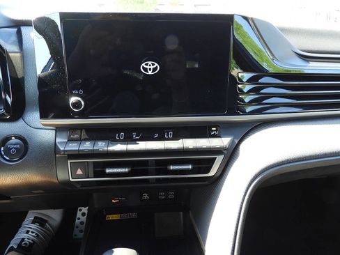 Used 2025 Toyota Camry SE FWD image 44