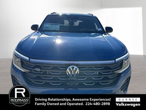 Used 2025 Volkswagen Atlas Cross Sport SEL R-Line image 3