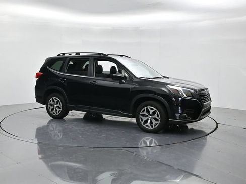 Used 2024 Subaru Forester Premium AWD/4WD image 3