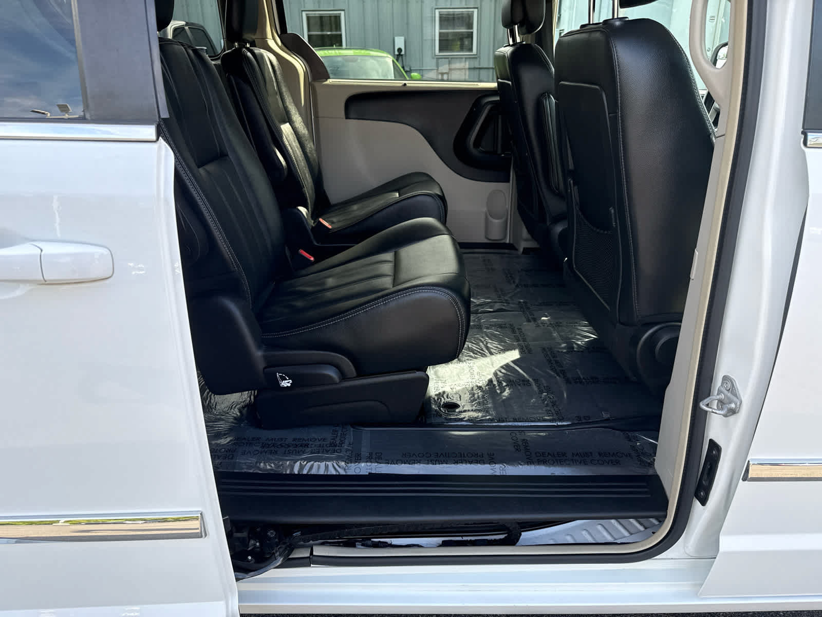 Used 2016 Chrysler Town & Country Touring FWD image 14