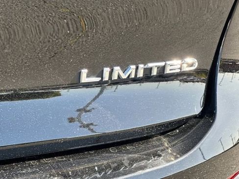 Used 2024 Toyota Crown Limited image 31