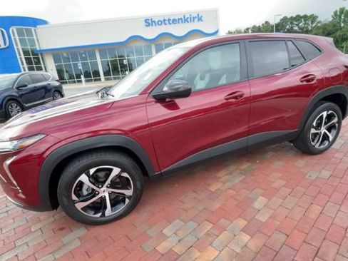Used 2024 Chevrolet Trax RS FWD image 6