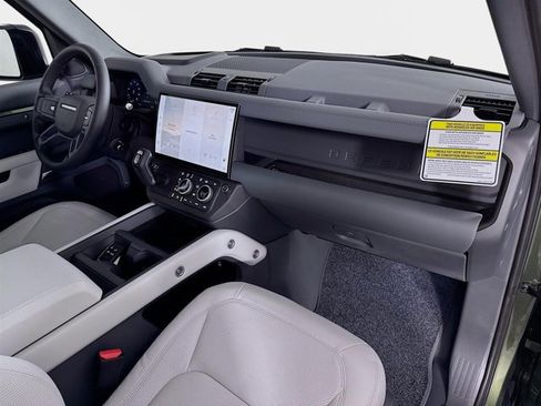Used 2026 Land Rover Defender 110 X-Dynamic SE image 31