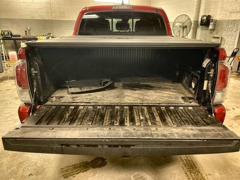 Used 2021 Toyota Tacoma TRD Sport image 12