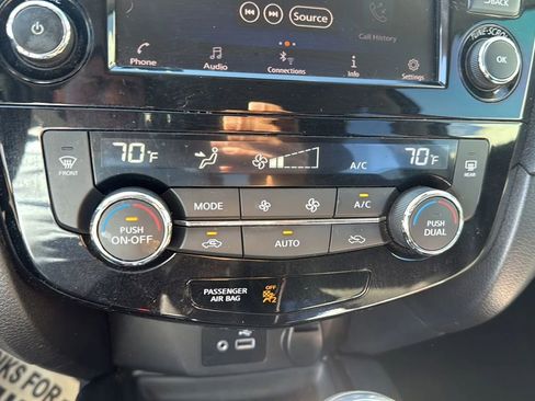 Used 2020 Nissan Rogue SV image 25