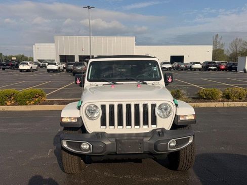 Used 2018 Jeep Wrangler Unlimited Sahara w/ Cold Weather Group image 3