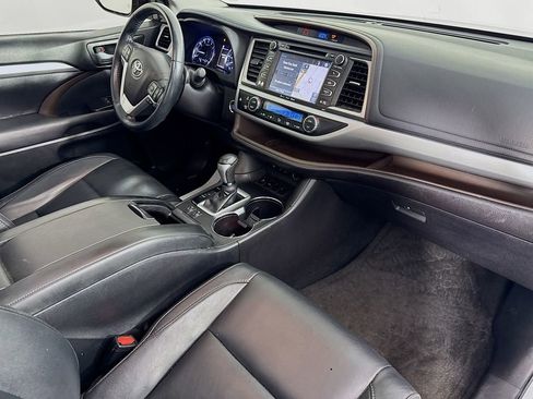 Used 2018 Toyota Highlander XLE image 40