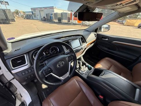 Used 2017 Toyota Highlander Limited Platinum image 14