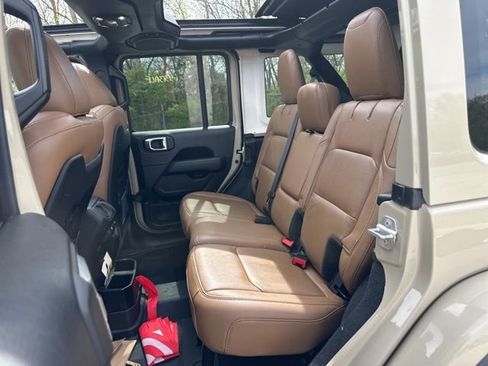 Used 2022 Jeep Wrangler Unlimited Rubicon w/ LED Lighting Group image 26