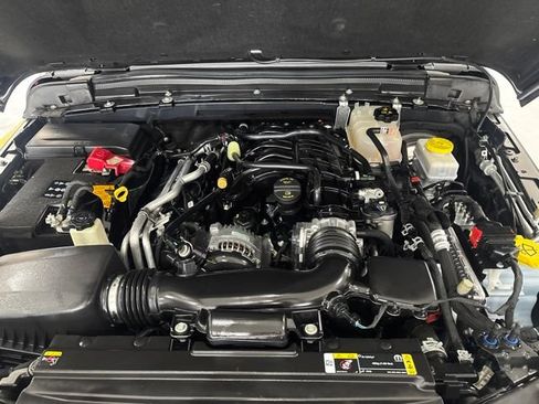 Used 2022 Jeep Wrangler Sport AWD/4WD image 37