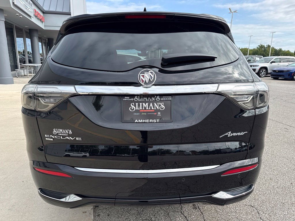 Used 2022 Buick Enclave Avenir w/ Avenir Technology Package AWD/4WD image 6