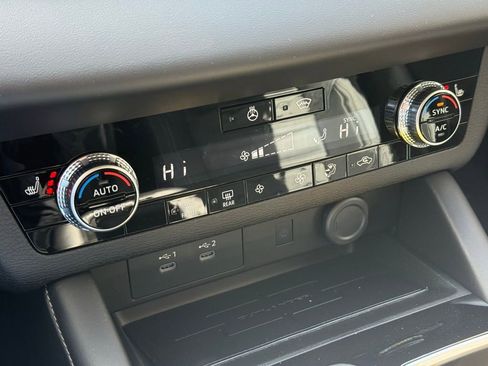 New 2026 Mitsubishi Outlander SE AWD/4WD image 16