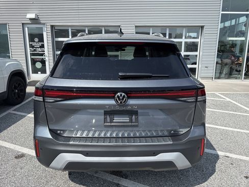 New 2025 Volkswagen Tiguan SE image 5