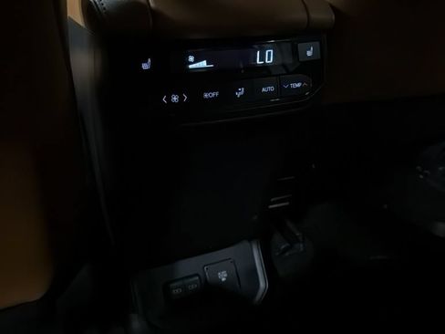 Used 2024 Toyota Highlander Platinum AWD/4WD image 19