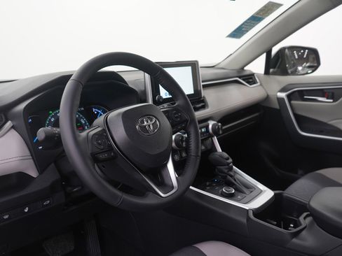 Used 2025 Toyota RAV4 XLE image 24