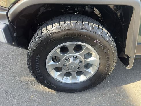 Used 2013 Toyota FJ Cruiser 4WD w/ Upgrade Pkg image 20