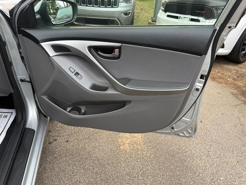 Used 2012 Hyundai Elantra Limited FWD image 19