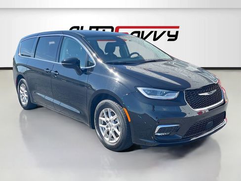 Used 2024 Chrysler Pacifica Touring-L FWD image 1