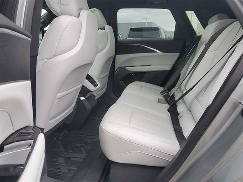 Certified 2024 Cadillac Lyriq Luxury image 23