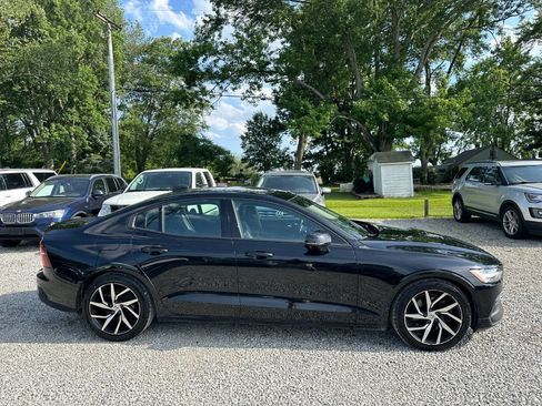 Used 2019 Volvo S60 T5 Momentum w/ Premium Package image 4