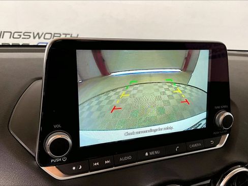 Used 2025 Nissan Sentra SV FWD image 17