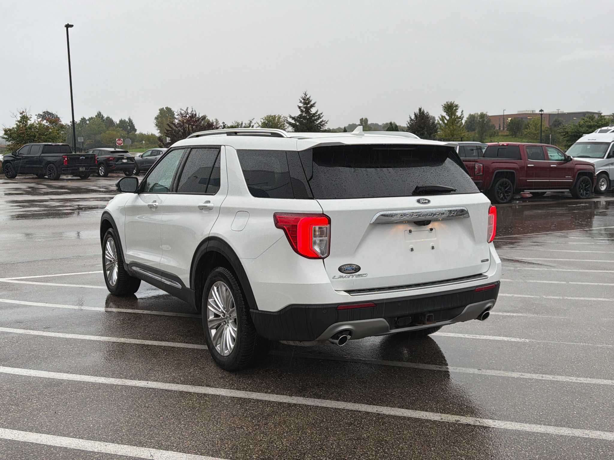 Used 2021 Ford Explorer Limited w/ Hybrid Equipment Group 310A AWD/4WD image 3