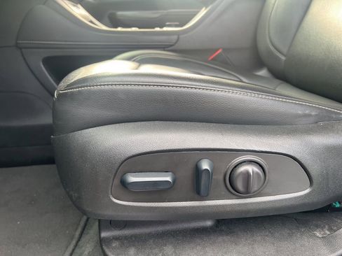 Used 2023 GMC Acadia SLT image 10