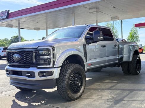 Used 2024 Ford F450 Platinum w/ FX4 Off-Road Package image 13