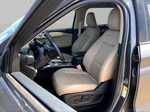 Certified 2021 Ford Explorer Limited w/ Equipment Group 301A AWD/4WD image 8