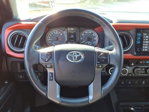 Used 2016 Toyota Tacoma SR image 18