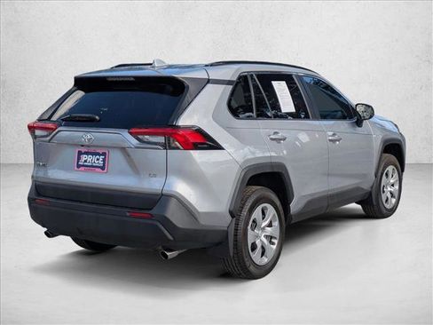 Used 2021 Toyota RAV4 LE FWD image 5
