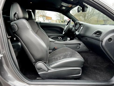 Used 2018 Dodge Challenger R/T Scat Pack w/ Leather Interior Group image 17