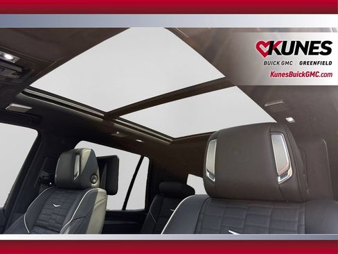 Used 2025 Cadillac Escalade Sport Platinum w/ LPO, Floor Liner Package AWD/4WD image 22