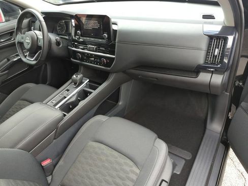 Certified 2025 Nissan Pathfinder SV image 22