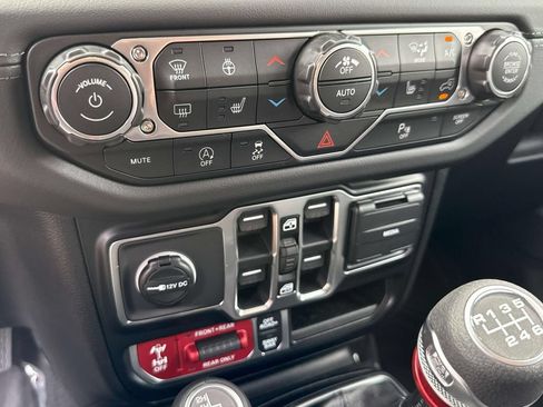 Used 2026 Jeep Wrangler Unlimited Rubicon AWD/4WD image 19