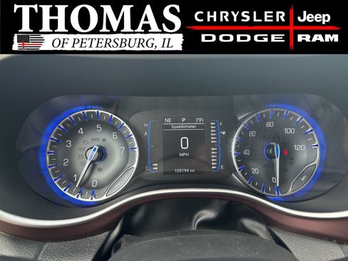 Used 2020 Chrysler Pacifica Touring-L FWD image 12