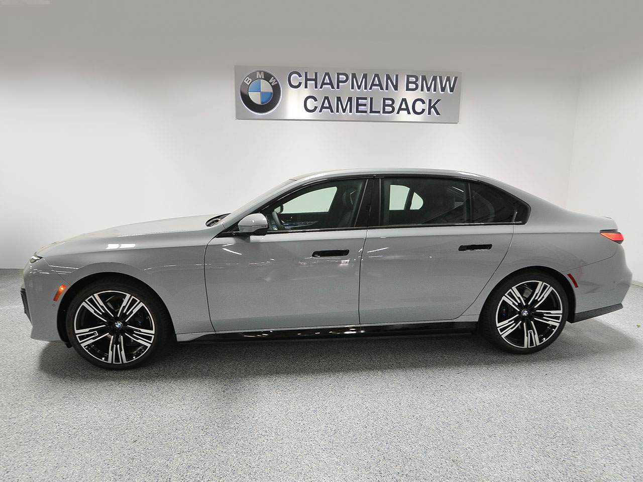 Used 2026 BMW i7 eDrive50 w/ M Sport Package RWD image 3
