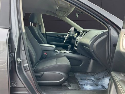 Used 2020 Nissan Pathfinder S image 12