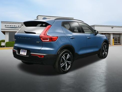 Used 2024 Volvo XC40 B5 Core AWD/4WD image 5