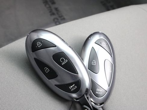 Certified 2025 Hyundai Elantra SEL image 30