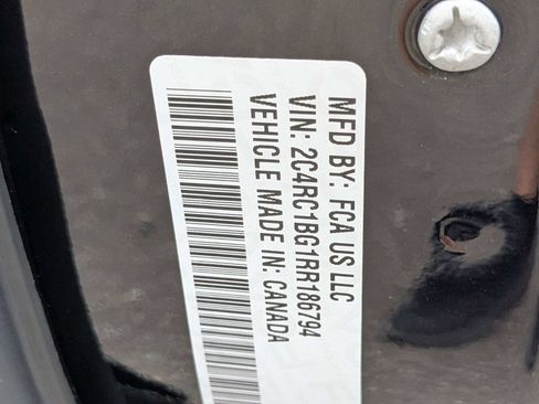 Used 2024 Chrysler Pacifica Touring-L FWD image 20