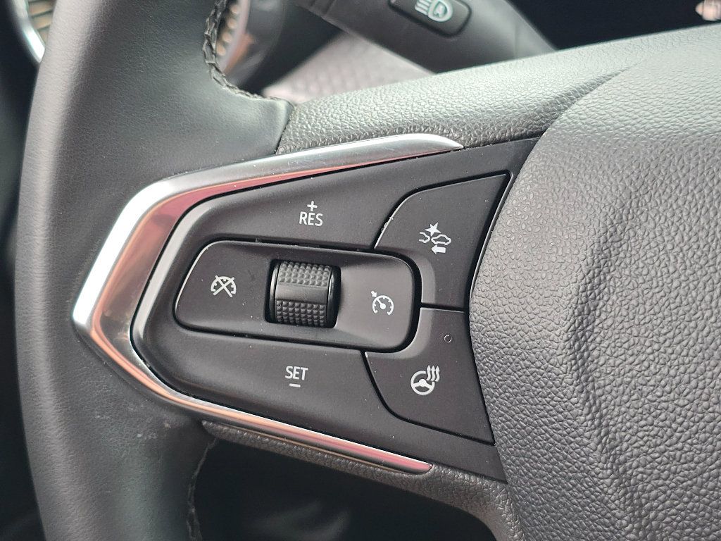 Used 2025 Chevrolet Trax ACTIV FWD image 21