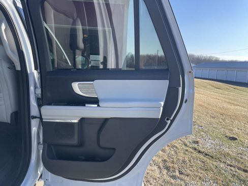 Used 2025 Ford Expedition Platinum image 30