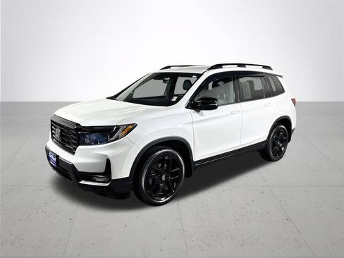 Used 2025 Honda Passport Black Edition image 2