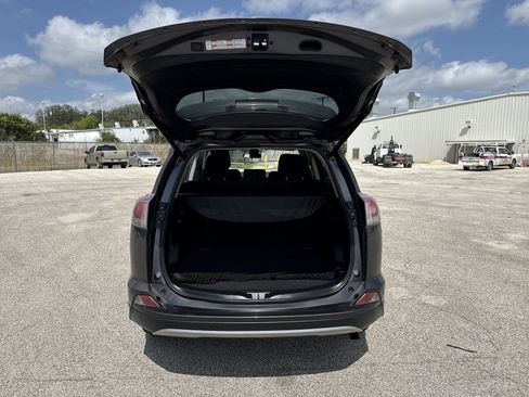 Used 2018 Toyota RAV4 XLE FWD image 21