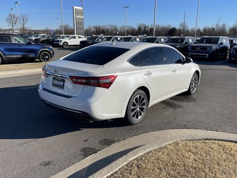 Used 2018 Toyota Avalon XLE image 7