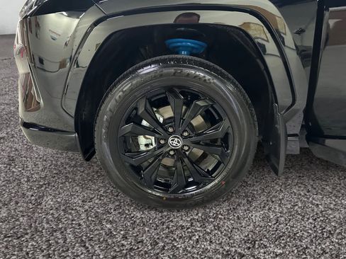 Used 2025 Toyota RAV4 SE image 23