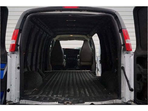 Used 2018 Chevrolet Express 3500 Extended w/ Driver Convenience Package image 10
