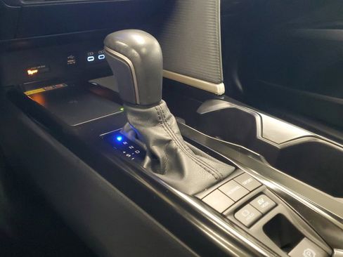 Used 2025 Toyota Camry SE w/ Convenience Package image 29