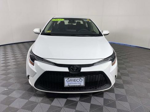 Used 2022 Toyota Corolla LE FWD image 3